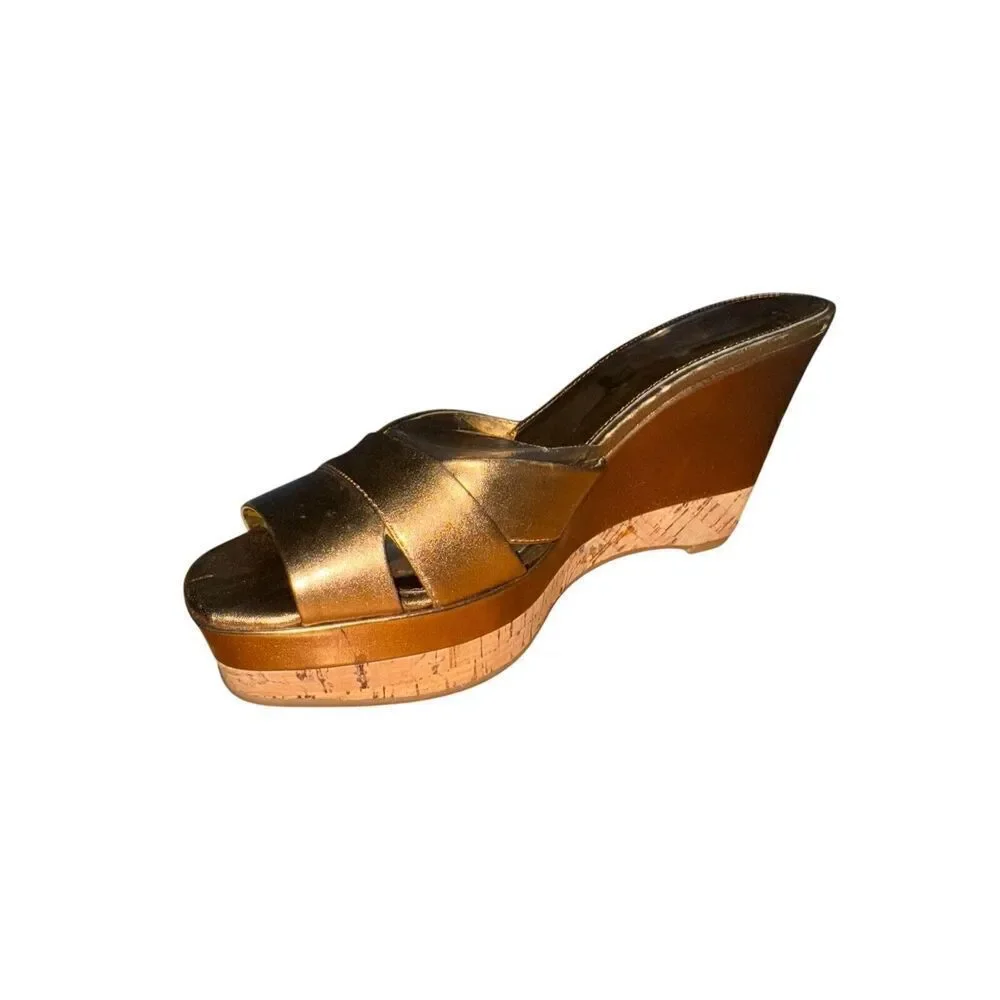Marc Fishers Golden Platform Sandal with cork sole great condition women's Sz 10